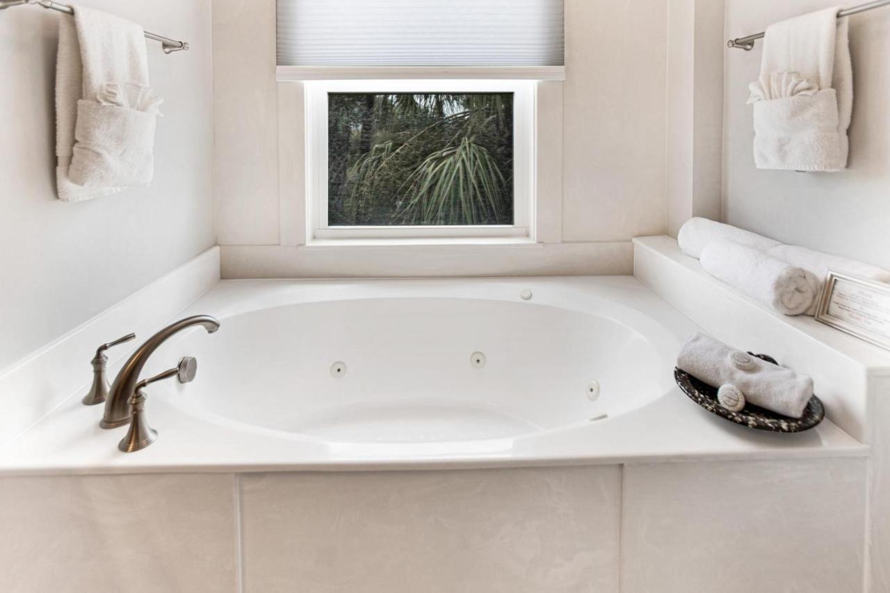 Villa By The Sea Tybee Island Exterior photo